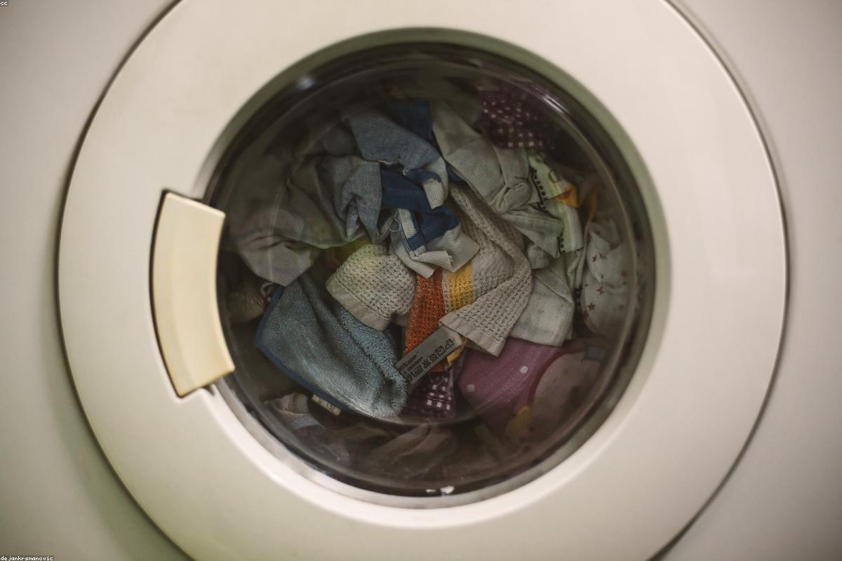 Lave-linge à chargement frontal avec tambour ouvert